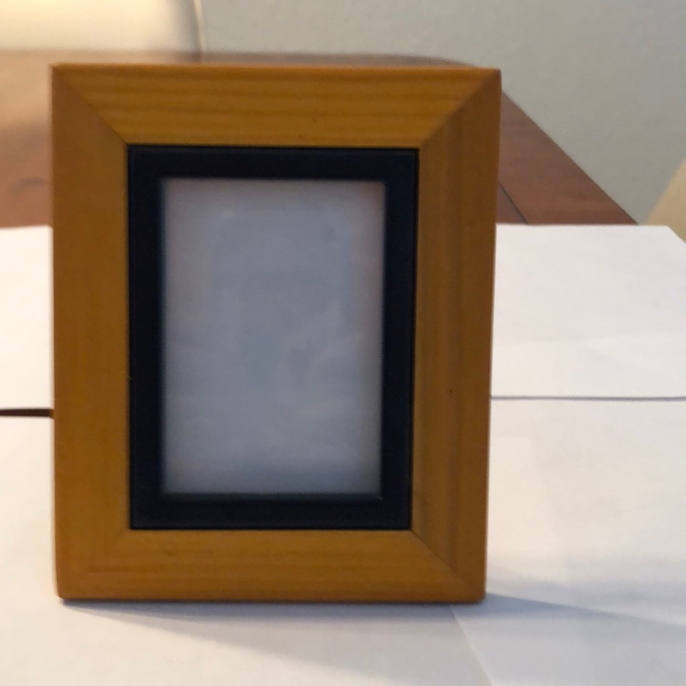 3 Wooden Wallet Pic Frames - Picture 3 of 6